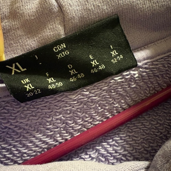 Cardi B x Reebok - Picture 3 of 3